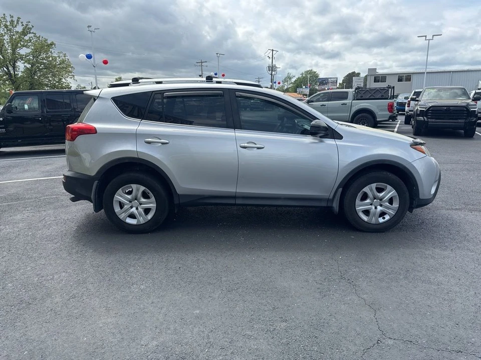 2015 Toyota RAV4 4th Gen - Image 4 of 30