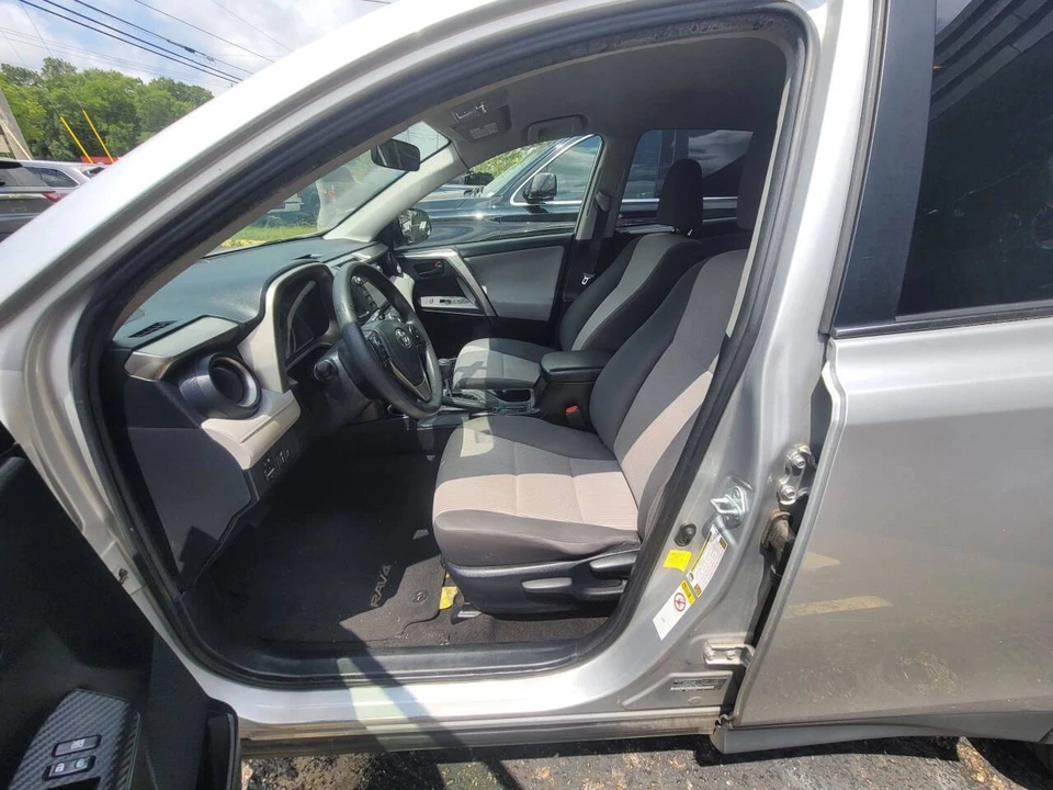 2015 Toyota RAV4 4th Gen - Image 8 of 14