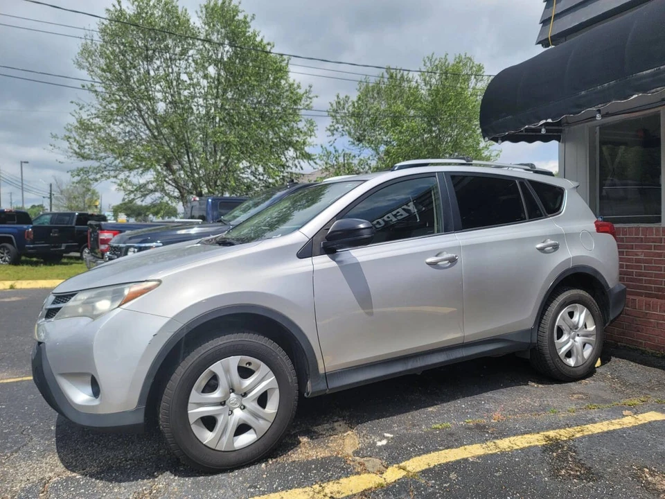 2015 Toyota RAV4 4th Gen - Image 2 of 14