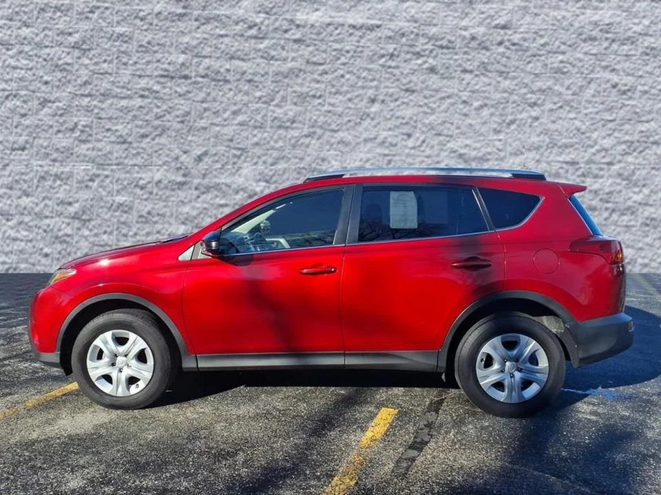 2015 Toyota RAV4 4th Gen - Image 4 of 12