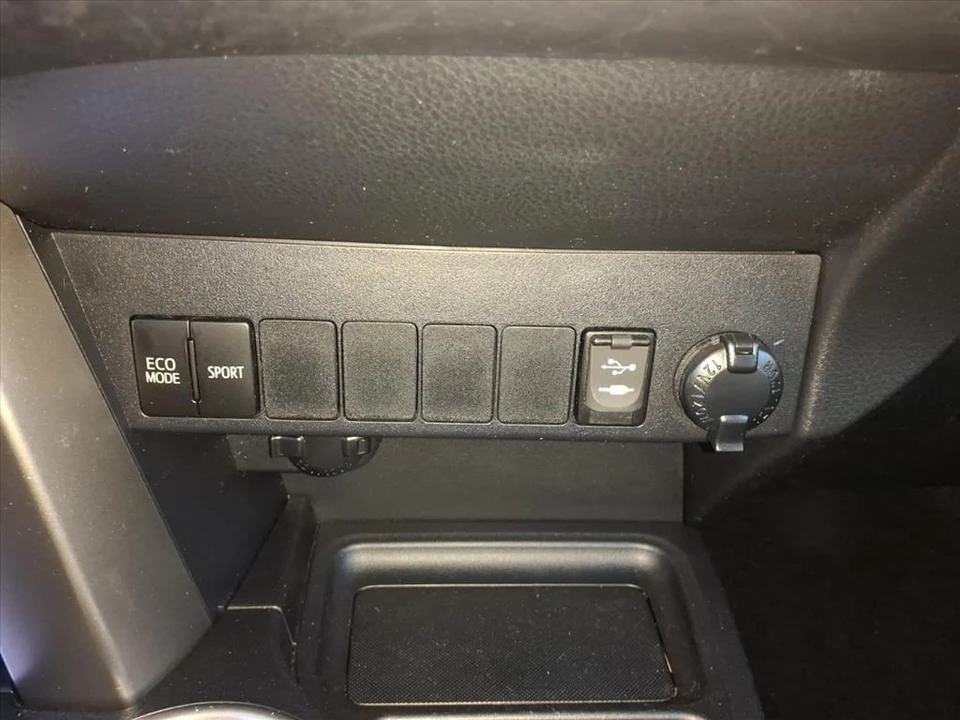 2015 Toyota RAV4 4th Gen - Image 11 of 12