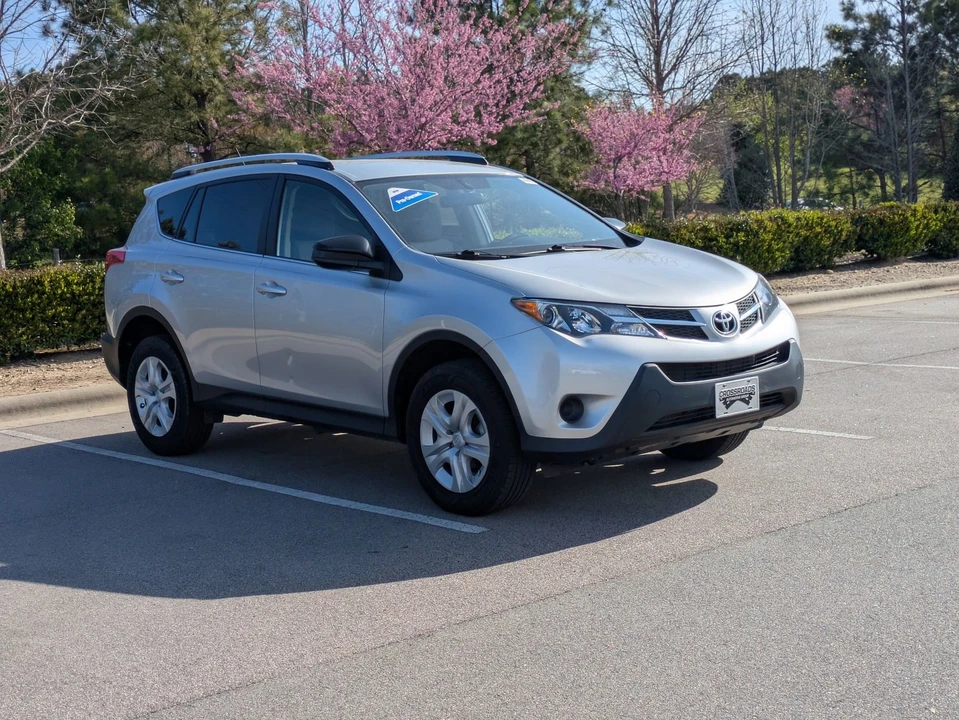 2015 Toyota RAV4 4th Gen - Image 2 of 21