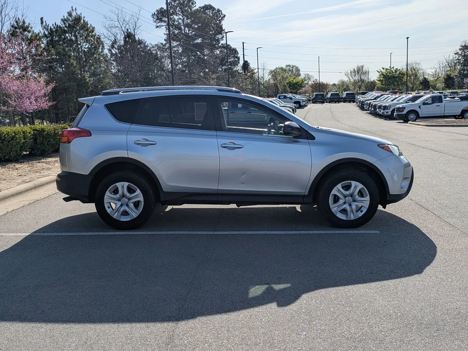 2015 Toyota RAV4 4th Gen - Image 3 of 21