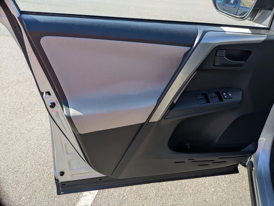 2015 Toyota RAV4 4th Gen - Image 15 of 21