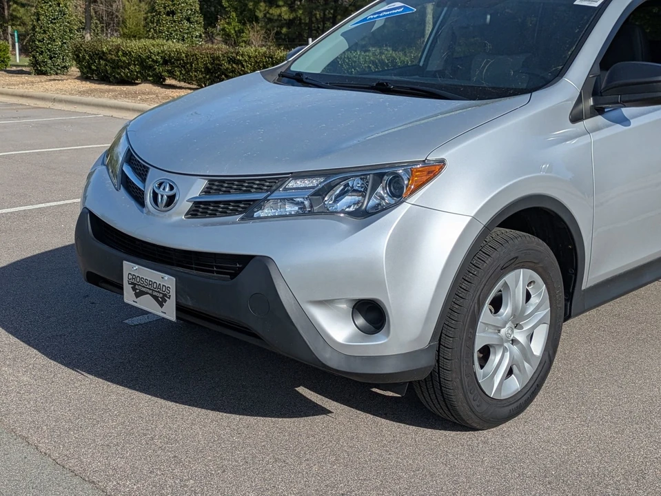 2015 Toyota RAV4 4th Gen - Image 10 of 21