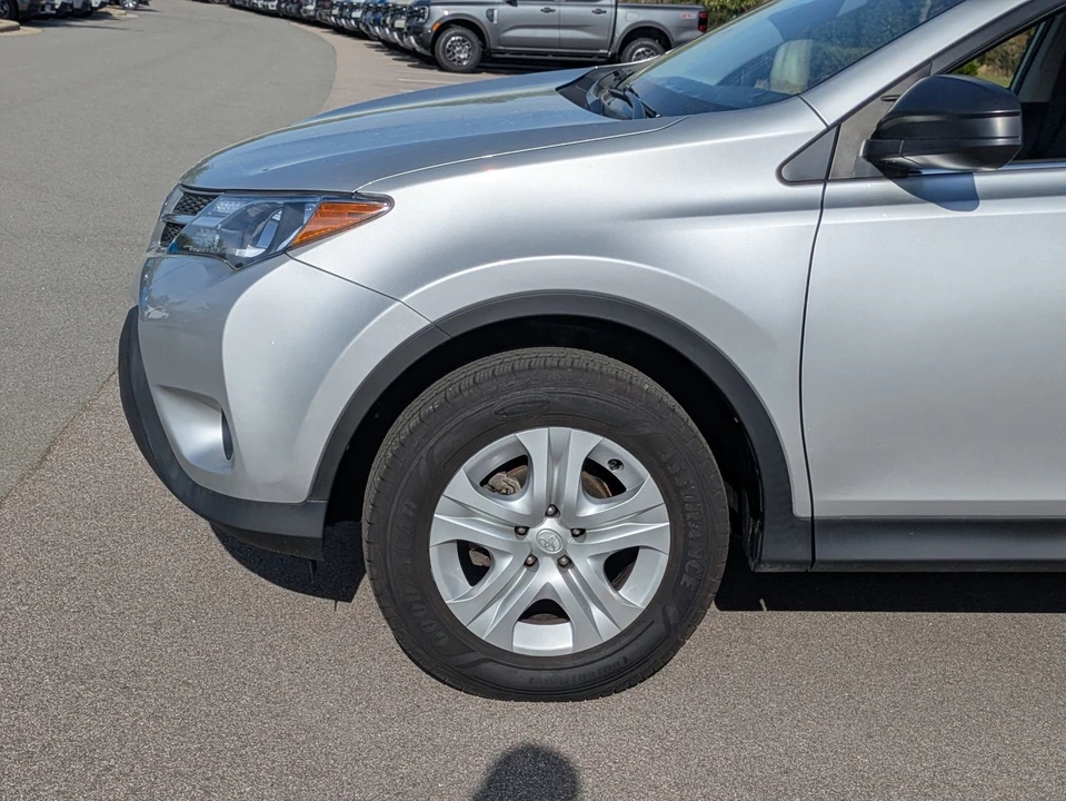 2015 Toyota RAV4 4th Gen - Image 11 of 21
