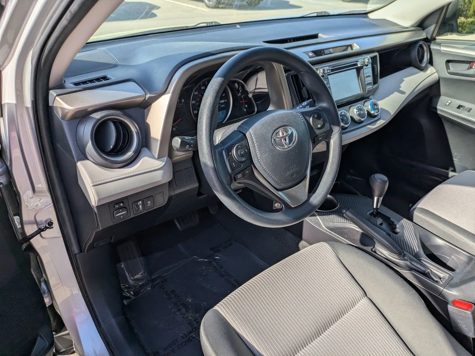 2015 Toyota RAV4 4th Gen - Image 14 of 21