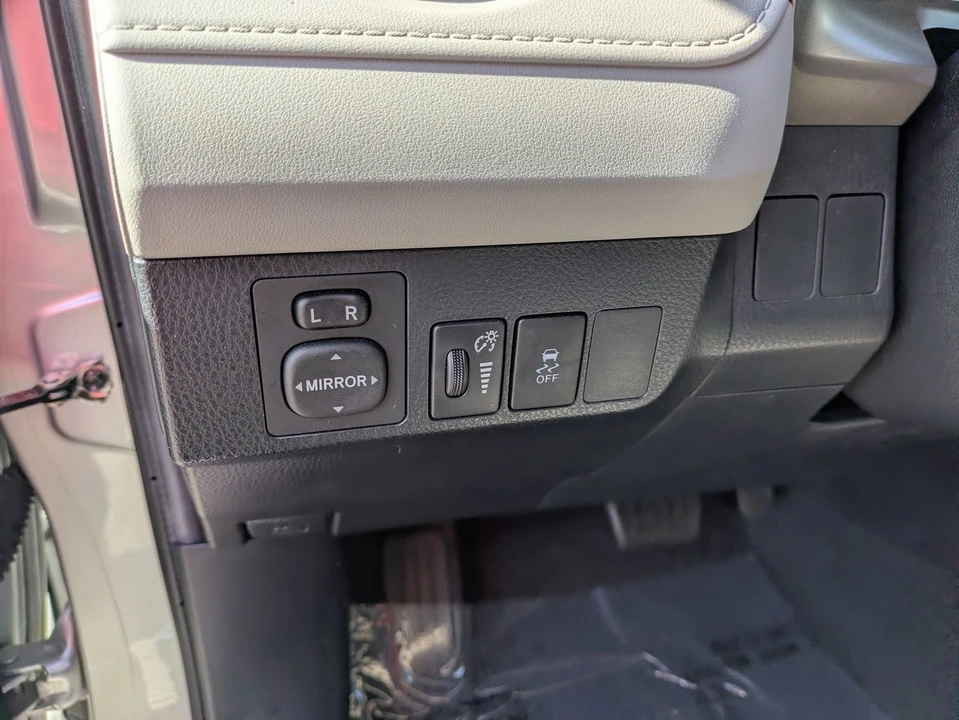 2015 Toyota RAV4 4th Gen - Image 17 of 21