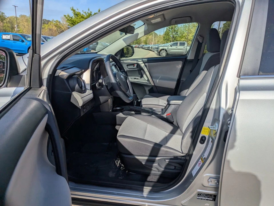 2015 Toyota RAV4 4th Gen - Image 12 of 21