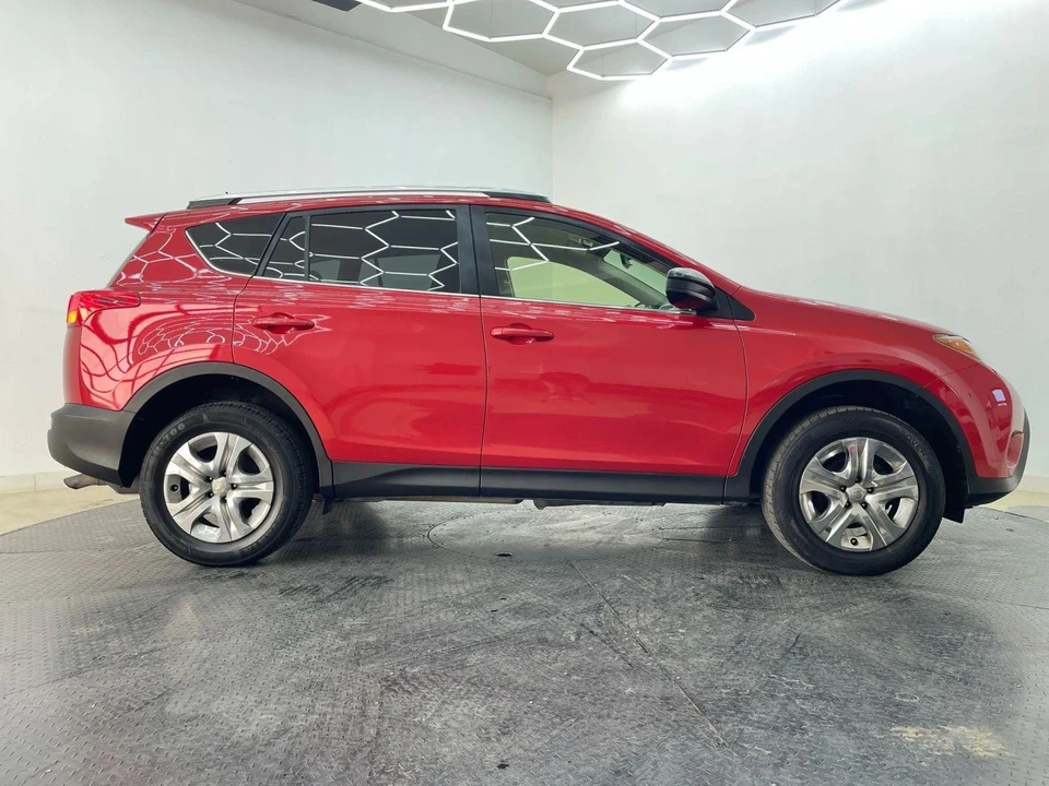 2015 Toyota RAV4 4th Gen - Image 9 of 21