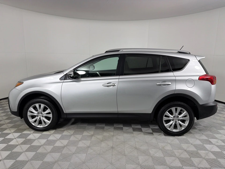 2015 Toyota RAV4 4th Gen - Image 8 of 12