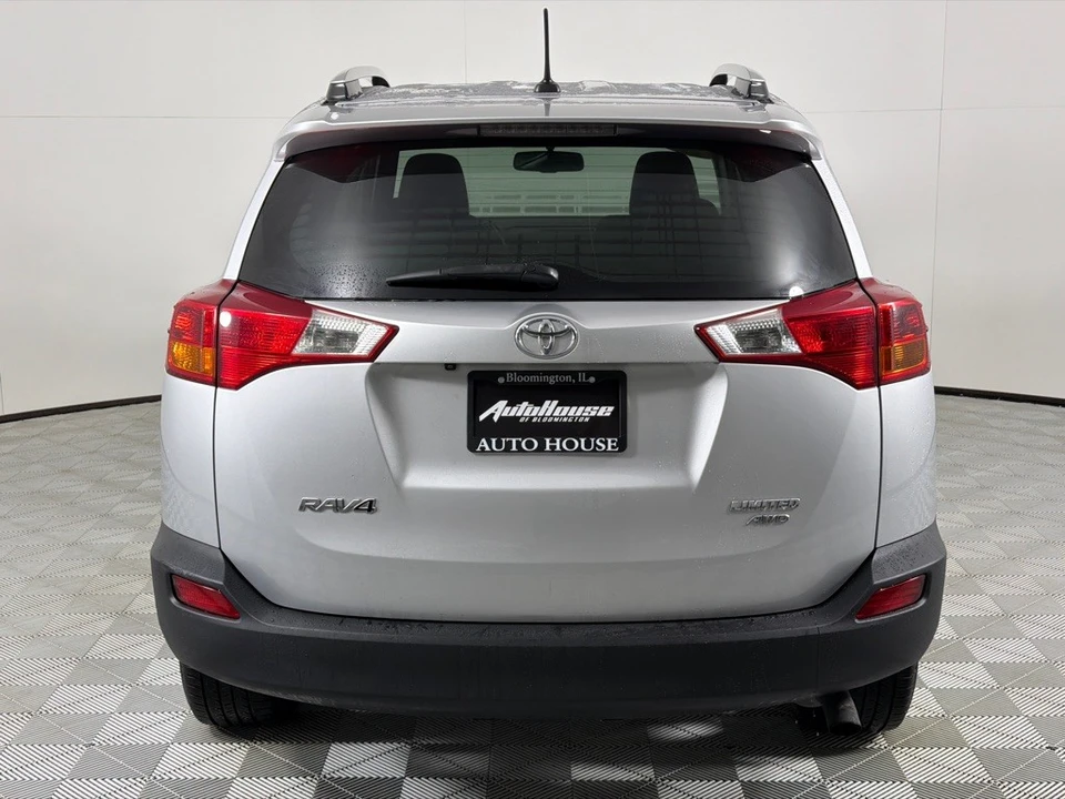 2015 Toyota RAV4 4th Gen - Image 6 of 12