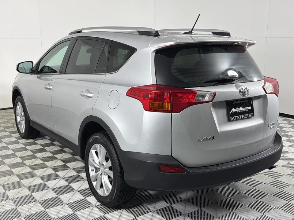 2015 Toyota RAV4 4th Gen - Image 7 of 12