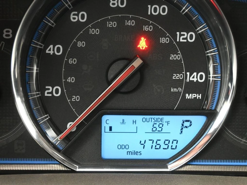 2015 Toyota RAV4 4th Gen - Image 16 of 21