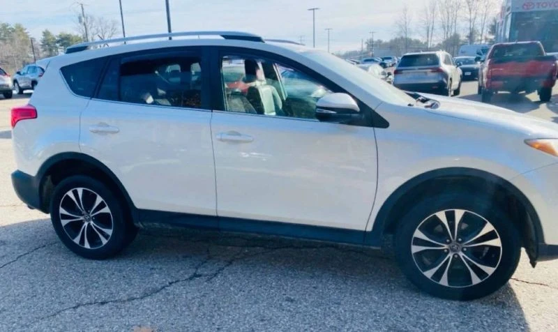 2015 Toyota RAV4 4th Gen - Image 4 of 11