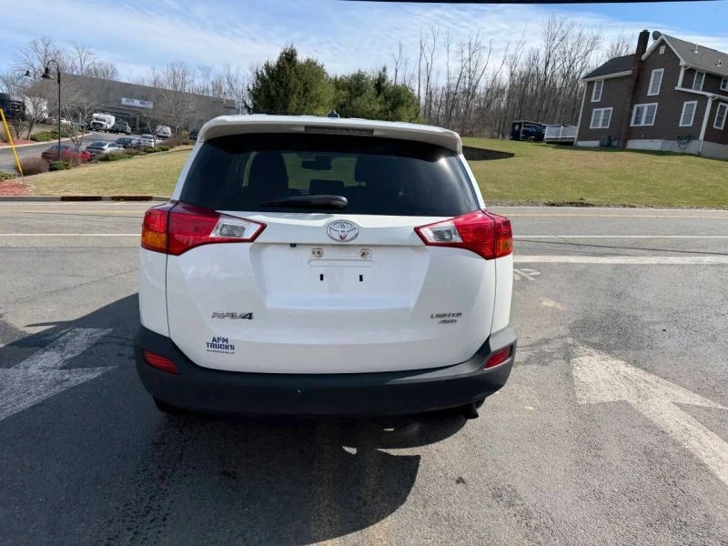 2015 Toyota RAV4 4th Gen - Image 7 of 12