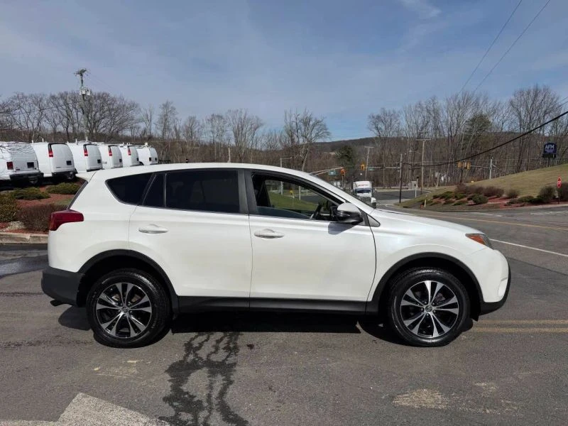 2015 Toyota RAV4 4th Gen - Image 6 of 12
