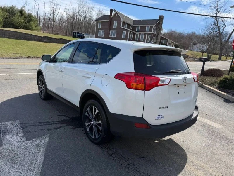 2015 Toyota RAV4 4th Gen - Image 8 of 12