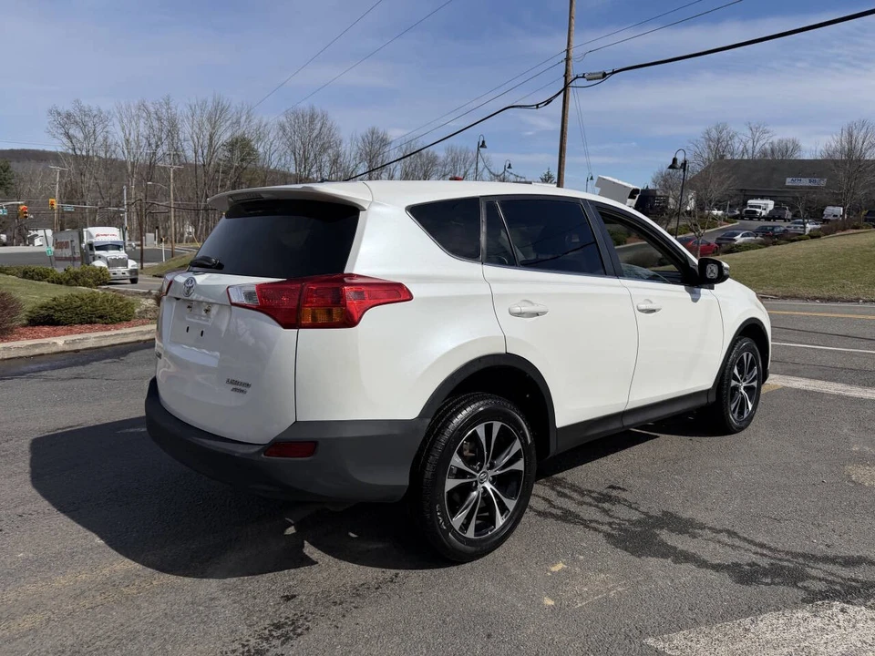 2015 Toyota RAV4 4th Gen - Image 5 of 17
