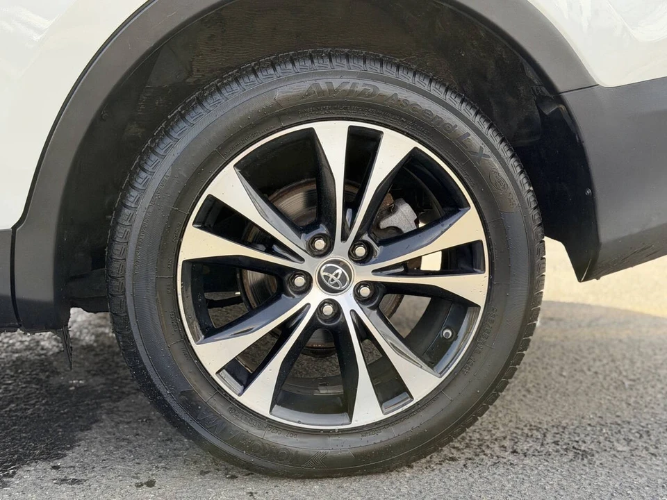 2015 Toyota RAV4 4th Gen - Image 10 of 17