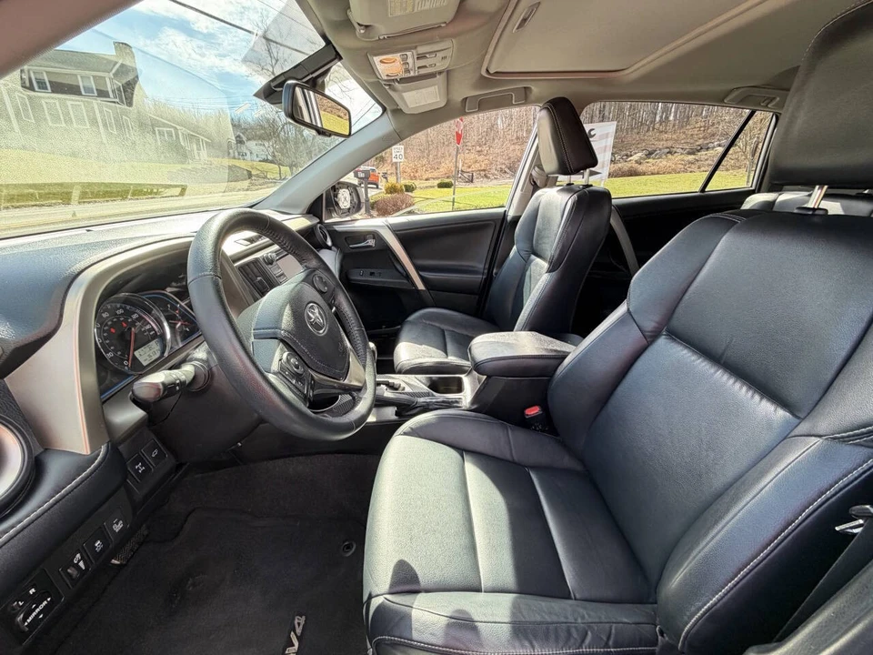 2015 Toyota RAV4 4th Gen - Image 13 of 17