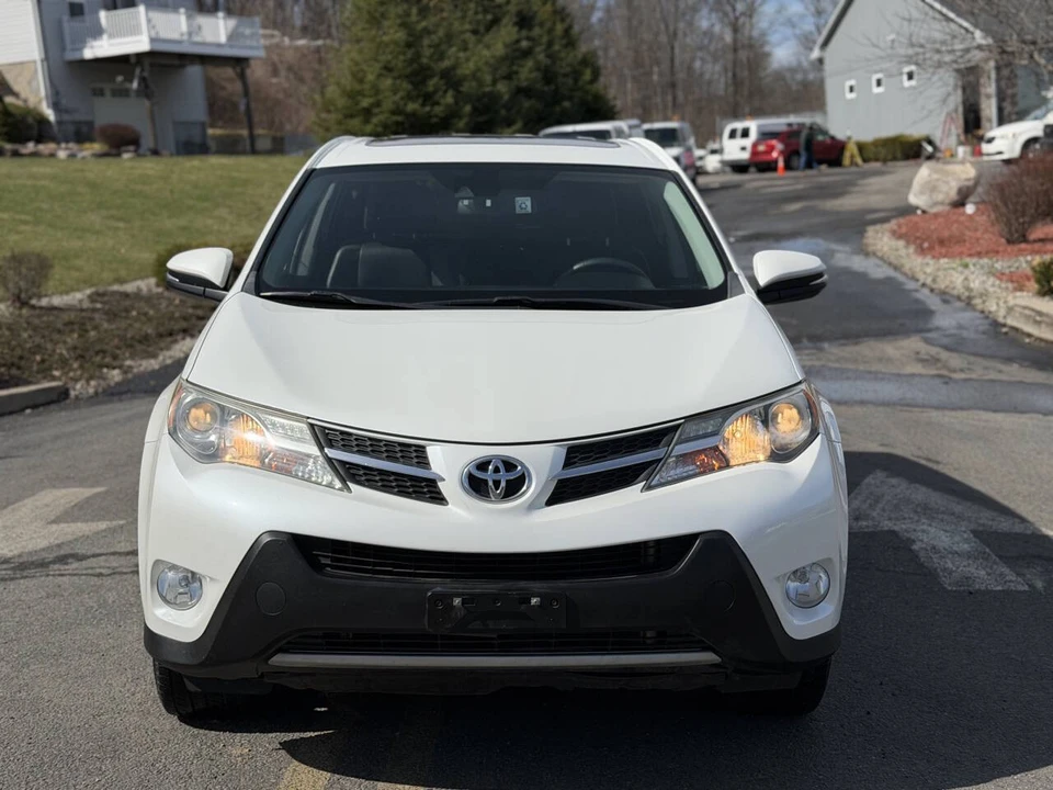 2015 Toyota RAV4 4th Gen - Image 4 of 17