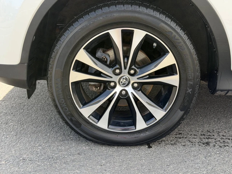 2015 Toyota RAV4 4th Gen - Image 9 of 17