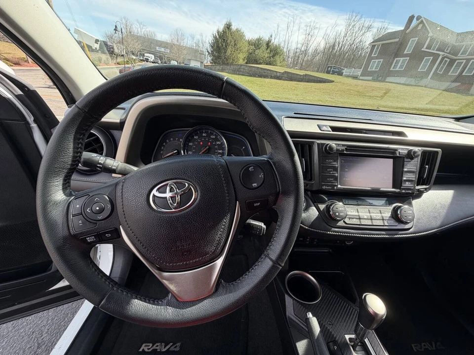 2015 Toyota RAV4 4th Gen - Image 15 of 17