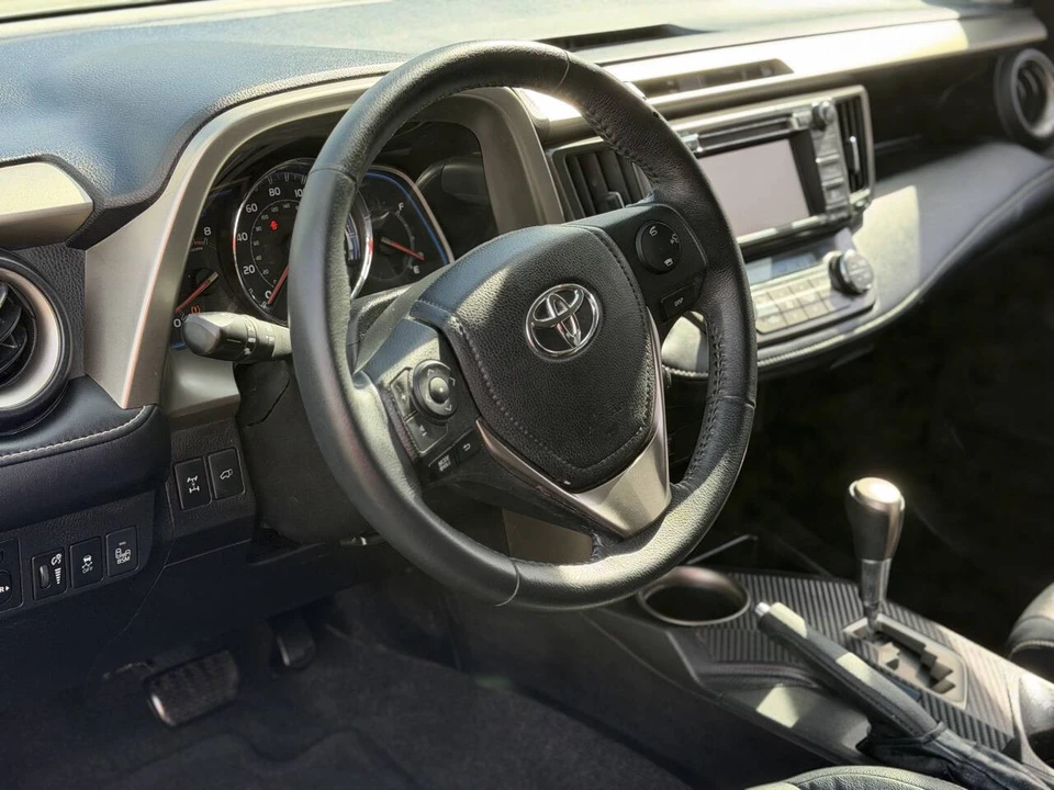 2015 Toyota RAV4 4th Gen - Image 12 of 17