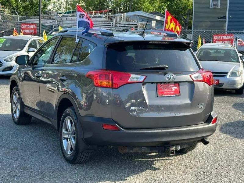 2015 Toyota RAV4 4th Gen - Image 6 of 12