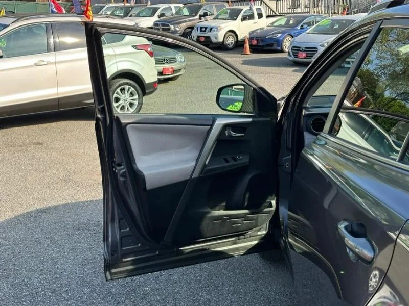 2015 Toyota RAV4 4th Gen - Image 9 of 12