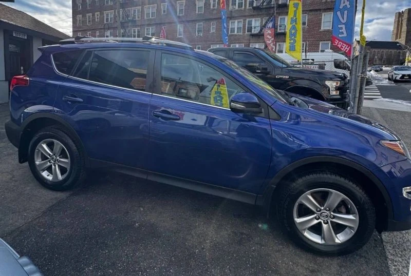 2015 Toyota RAV4 4th Gen - Image 9 of 12