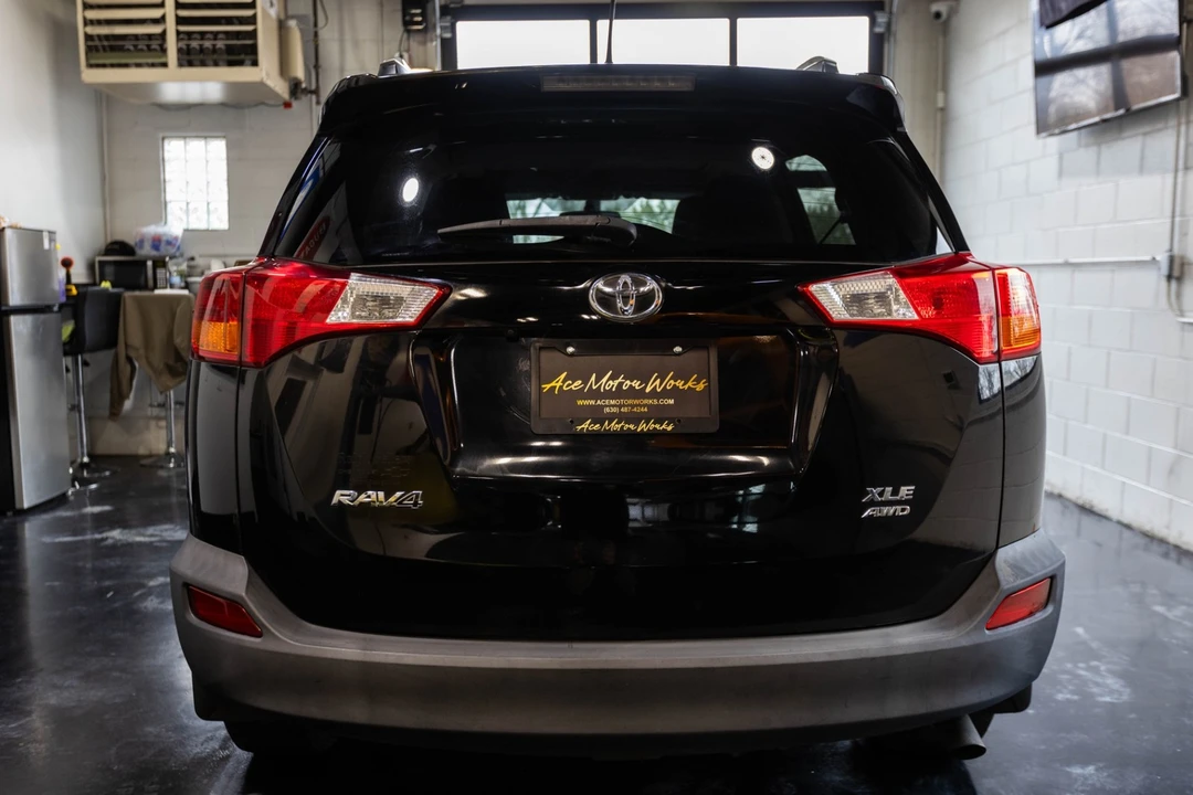 2015 Toyota RAV4 4th Gen - Image 8 of 21