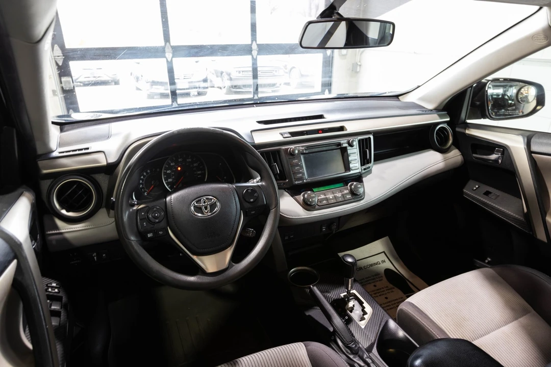 2015 Toyota RAV4 4th Gen - Image 17 of 21
