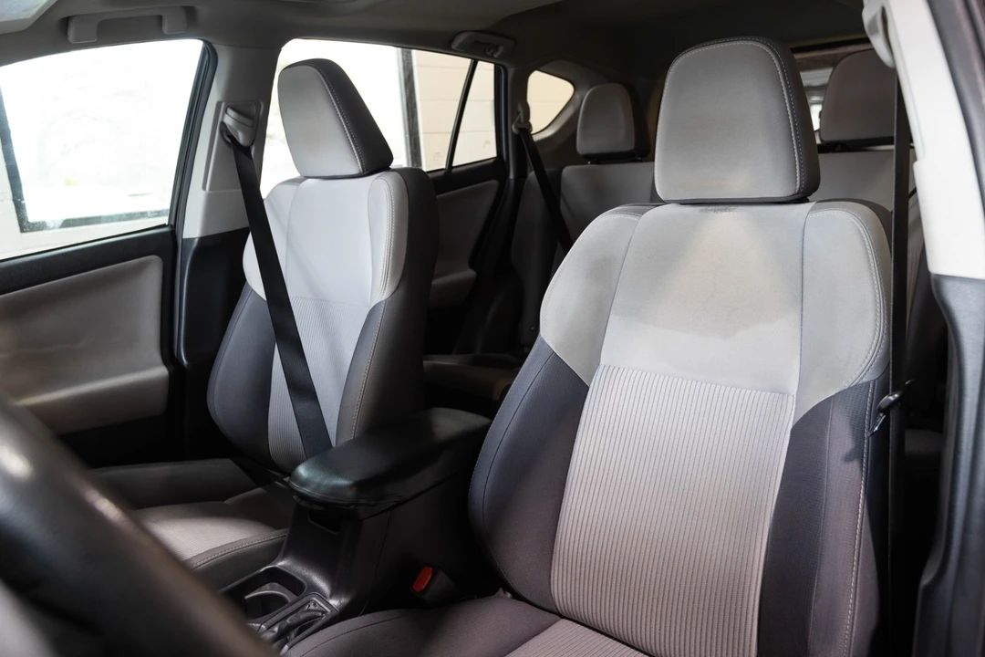 2015 Toyota RAV4 4th Gen - Image 18 of 21