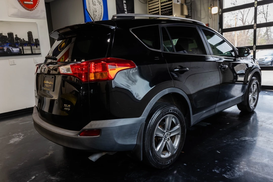 2015 Toyota RAV4 4th Gen - Image 9 of 21