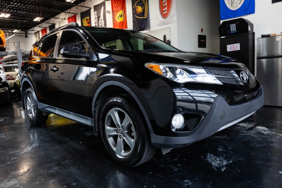 2015 Toyota RAV4 4th Gen - Image 14 of 21