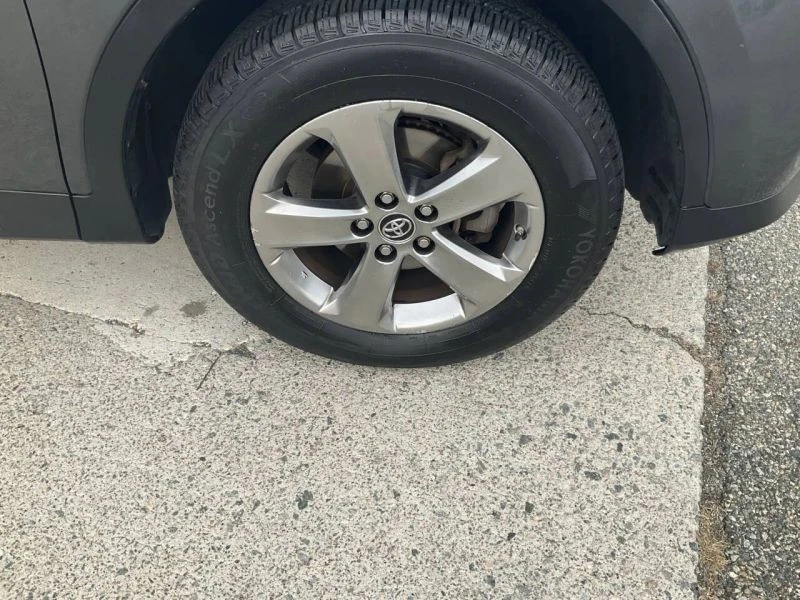 2015 Toyota RAV4 4th Gen - Image 6 of 12