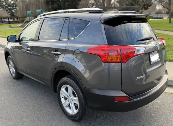 2015 Toyota RAV4 4th Gen - Image 8 of 20