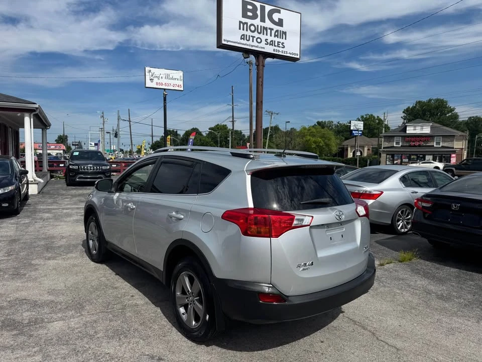 2015 Toyota RAV4 4th Gen - Image 7 of 20