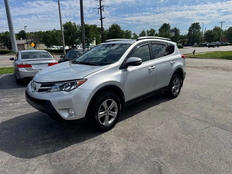 2015 Toyota RAV4 4th Gen - Image 9 of 20