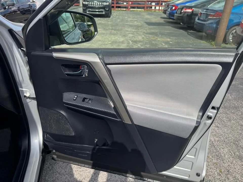 2015 Toyota RAV4 4th Gen - Image 16 of 20