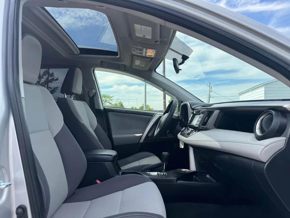 2015 Toyota RAV4 4th Gen - Image 15 of 20