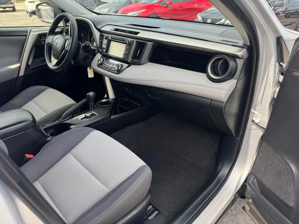 2015 Toyota RAV4 4th Gen - Image 14 of 20