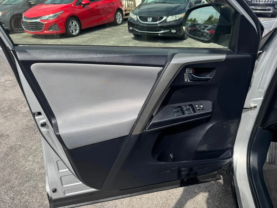 2015 Toyota RAV4 4th Gen - Image 11 of 20