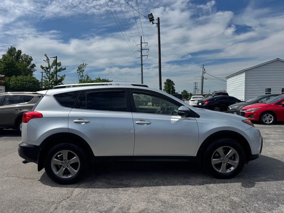 2015 Toyota RAV4 4th Gen - Image 4 of 20