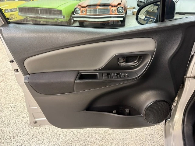 2015 Toyota Yaris - Image 16 of 21
