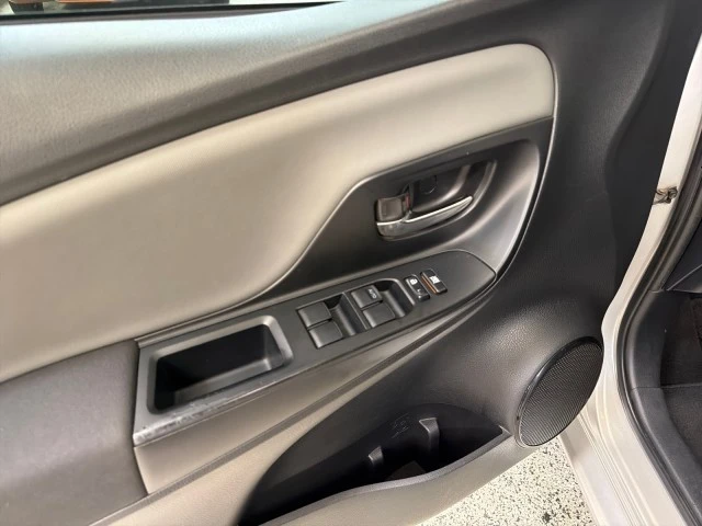 2015 Toyota Yaris - Image 17 of 21