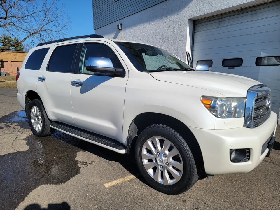 2015 Toyota Sequoia 2nd Gen - Image 2 of 20