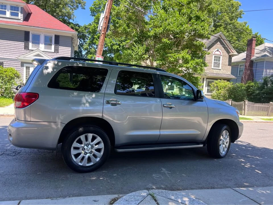 2015 Toyota Sequoia 2nd Gen - Image 8 of 16